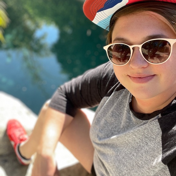 Meet your Posher, Jessica - Picture 1 of 1